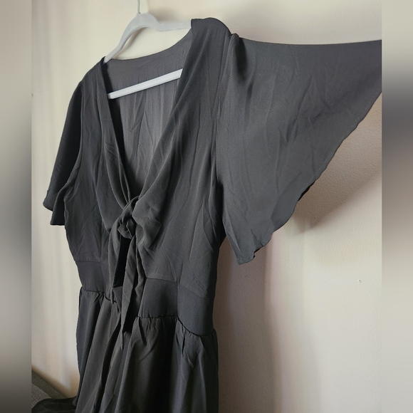 Chic Black Tie-Front Short Romper - Picture 4 of 5